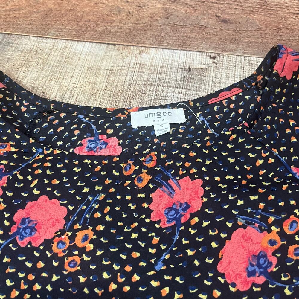 UMGEE Women's Black Red Floral Boxy Flutter Sleeves Sheer Blouse Sz S Whimsical - Picture 3 of 4